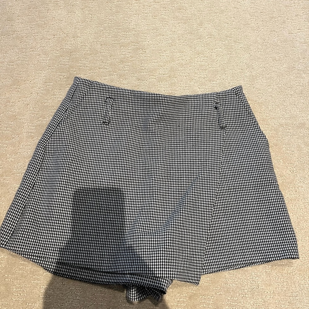 Zara Black and White Checkered Skort